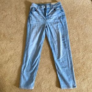 Never worn American Eagle straight mom jeans!